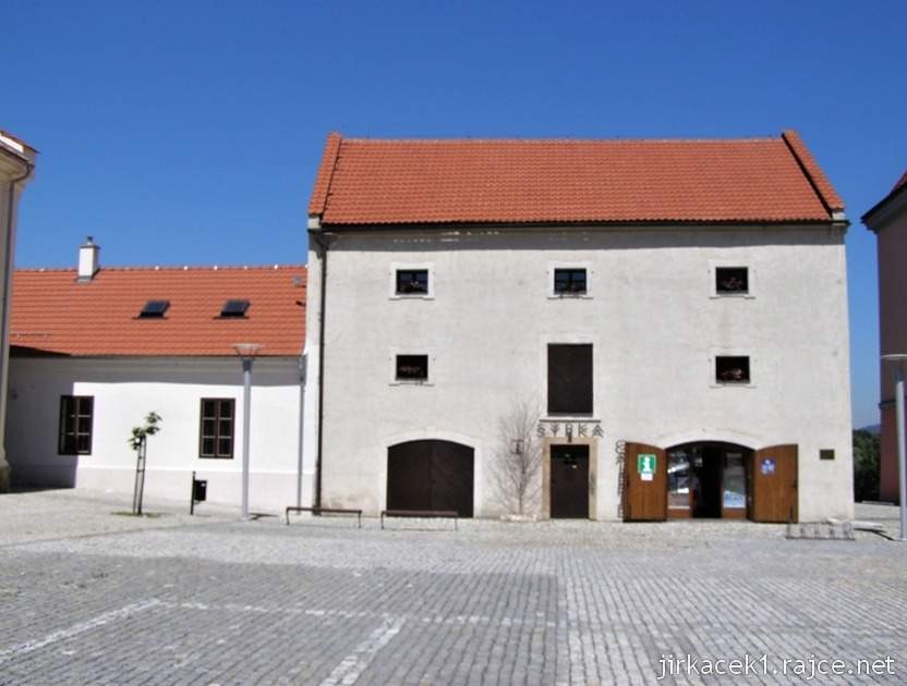 Valašské Meziříčí - barokní sýpka, galerie a informační centrum