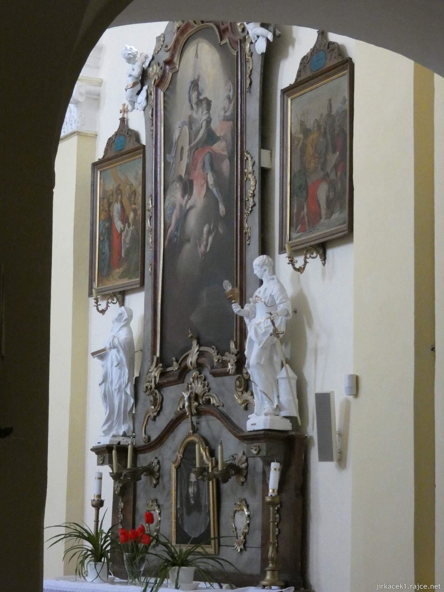 F - Koryčany - kostel sv. Vavřince 031 - boční oltář