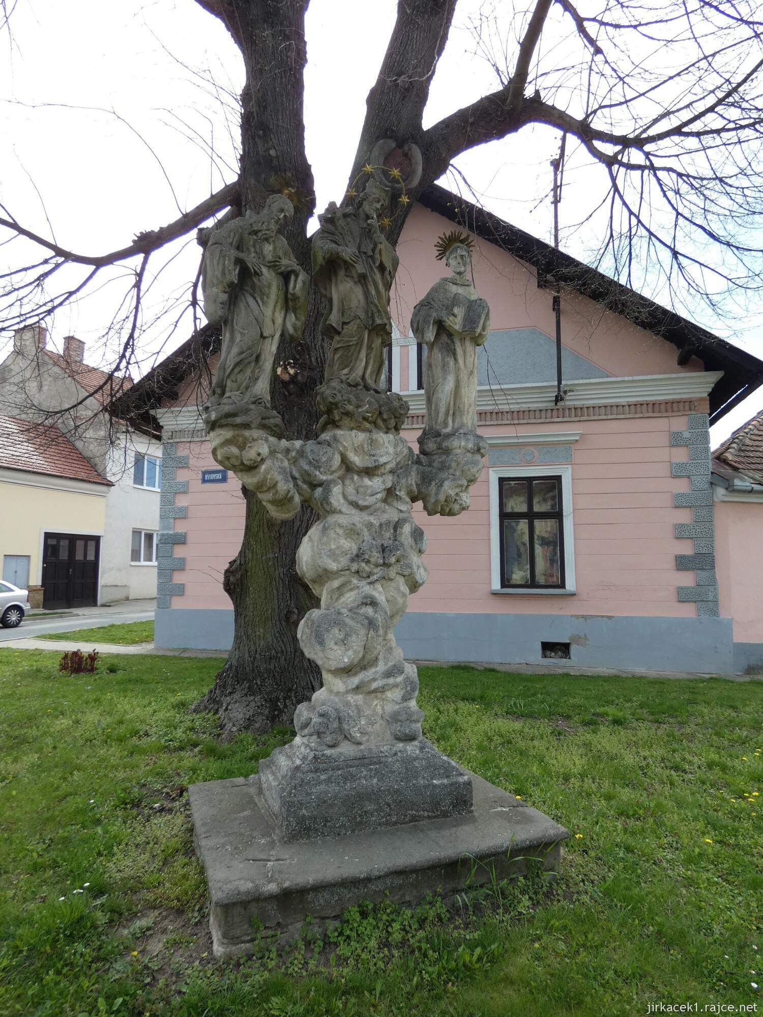 F - Koryčany - kostel sv. Vavřince 034 - Socha sv. Jana Nepomuckého