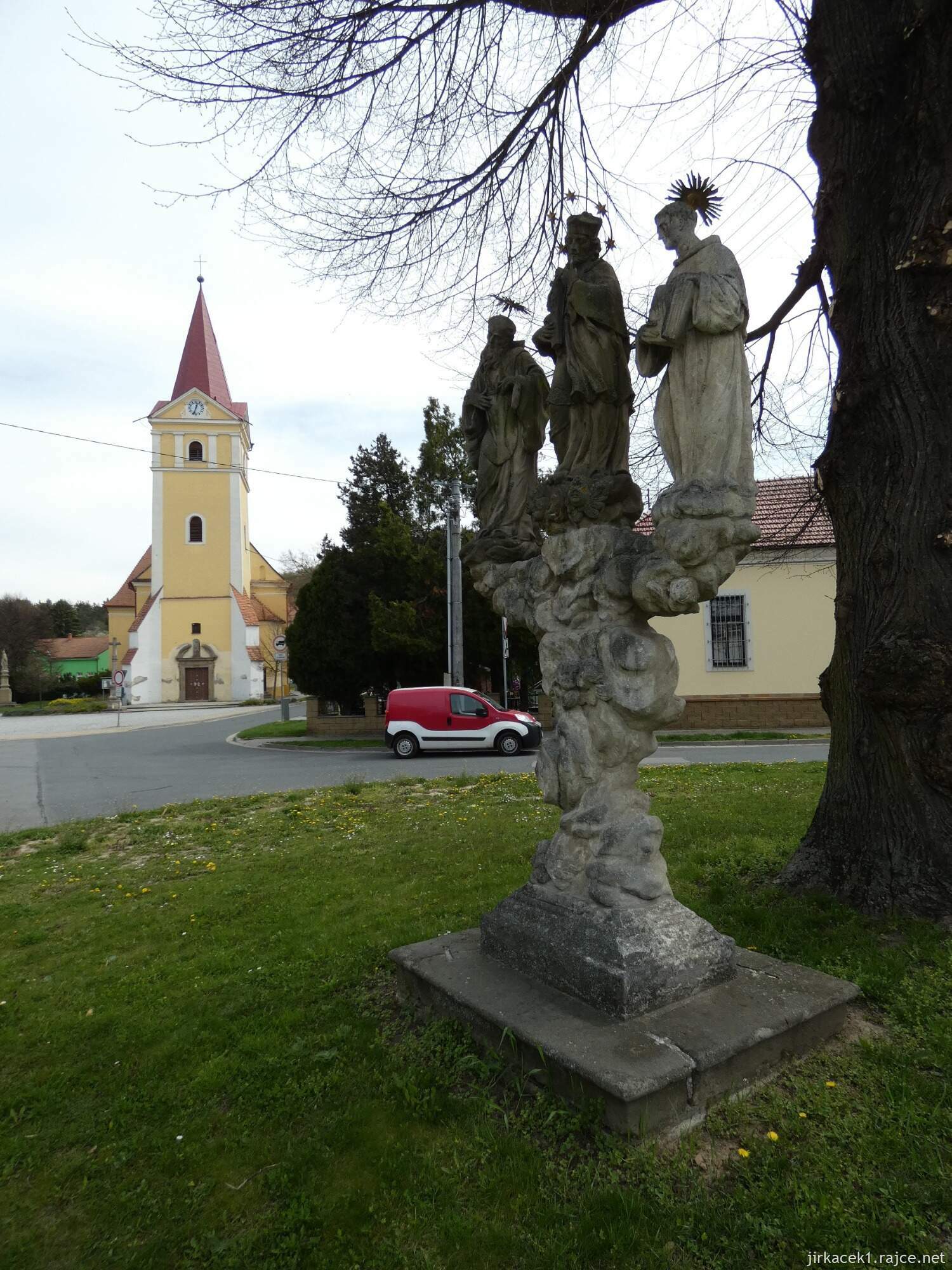 F - Koryčany - kostel sv. Vavřince 036 - Socha sv. Jana Nepomuckého