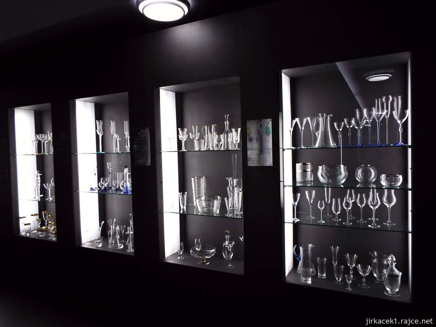 012 - Karolinka 16 - muzeum sklářství - výstava skla