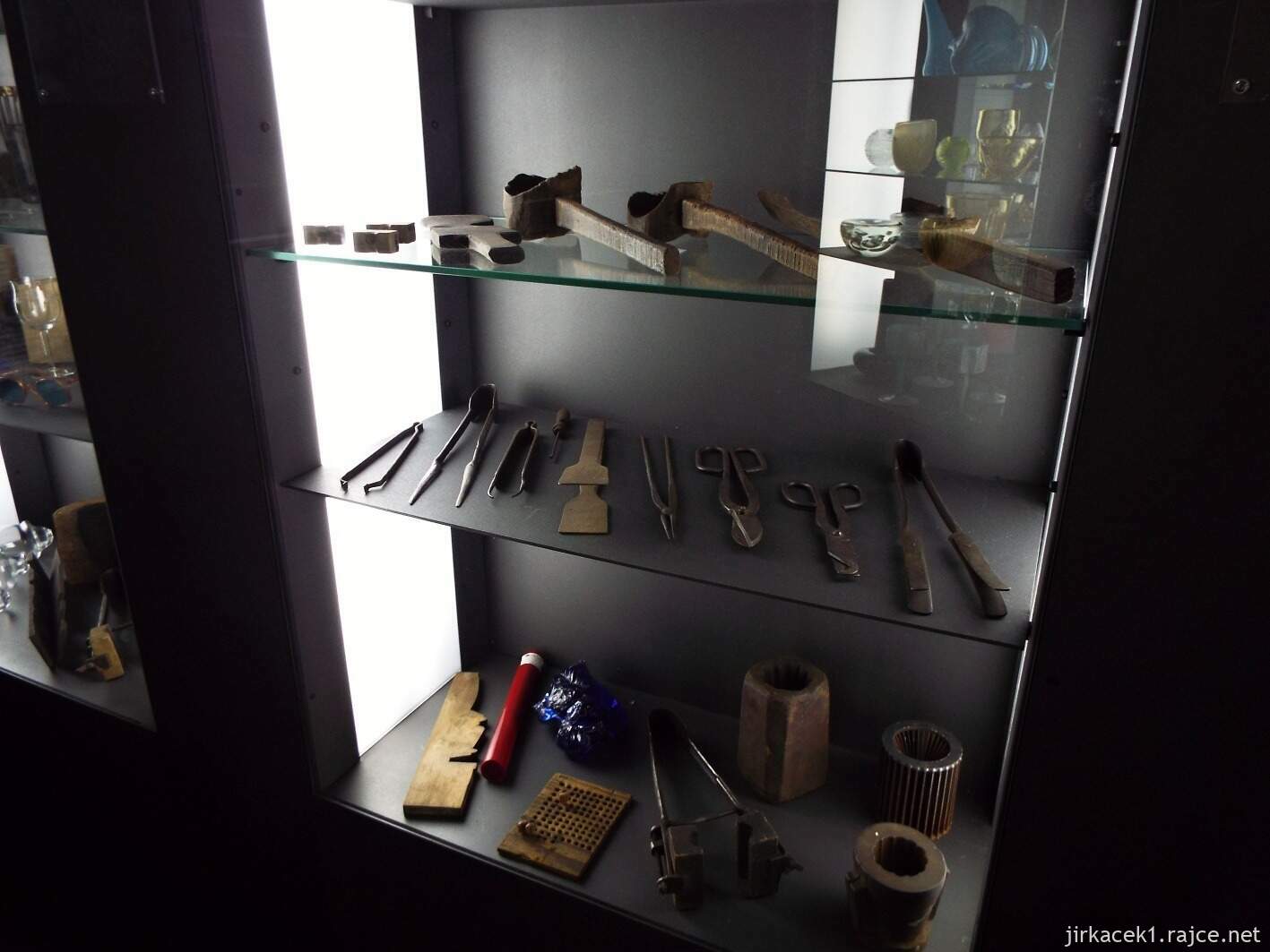 012 - Karolinka 26 - muzeum sklářství - sklářské nářadí