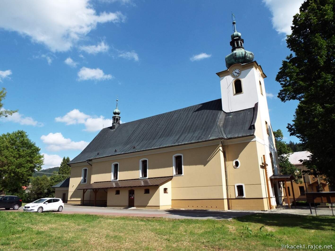 017 - Nový Hrozenkov - kostel sv. Jana Křtitele 01 - celkový pohled