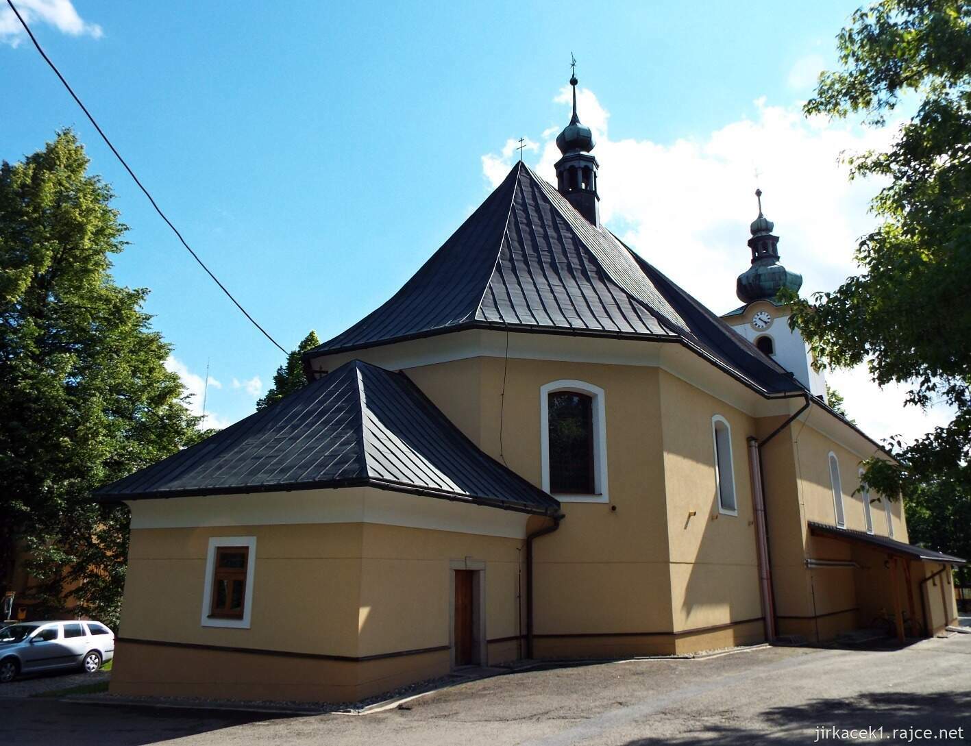 017 - Nový Hrozenkov - kostel sv. Jana Křtitele 14 - zadní pohled