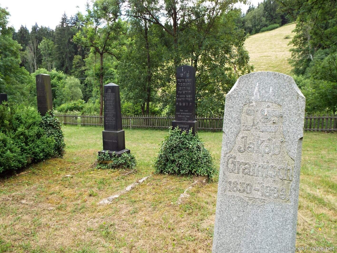 019 - Velké Karlovice - židovský hřbitov 22
