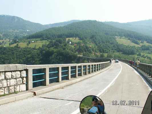 most přes řeku Tara