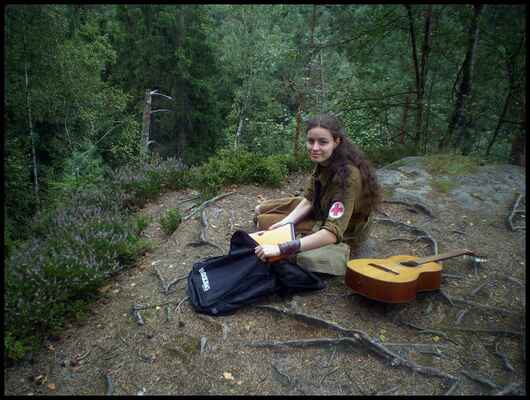 A celé mé toulání dobarvovala Atabina kytara, která se nesla nad údolími...