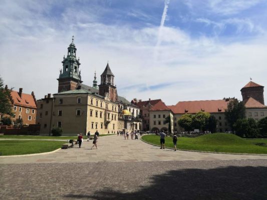 Polsko - město Krakow - Polsko - královské město Krakow - Královský hrad na Wawelu - nádvoří...