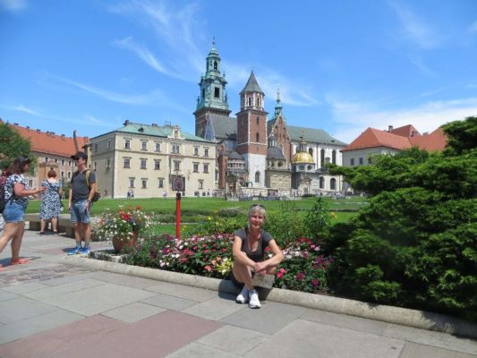 Polsko - město Krakow - Polsko - královské město Krakow - Královský hrad na Wawelu - nádvoří, v pozadí Katedrální bazilika svatého Stanislava a svatého Václava...
