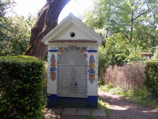 Kaplička v parku