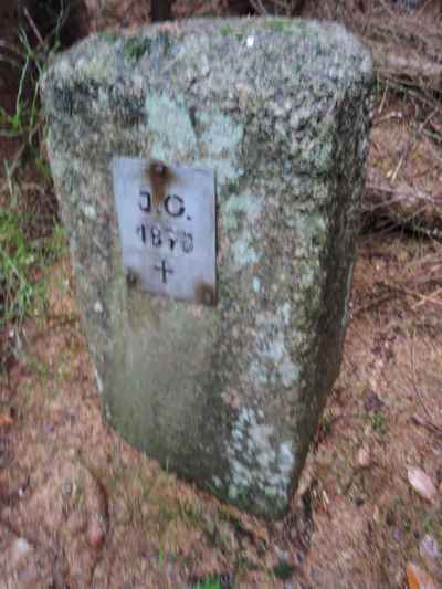 Pomníček "Gärtnerova smrt" - v r. 1878 se zde smrtelně zranil dřevorubec Josef Gärtner z Bedřichova.