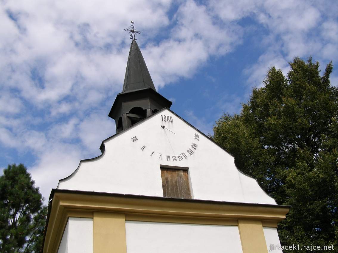 Unčovice - kaple sv. Anny - sluneční hodiny a sanktusník