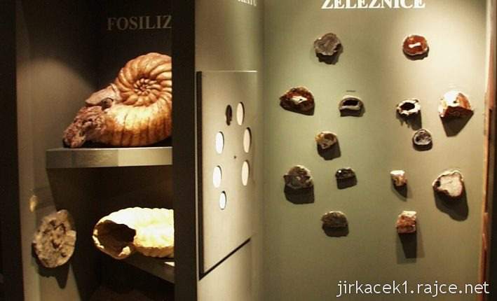 Turnov - muzeum českého ráje 19 - expozice minerálů