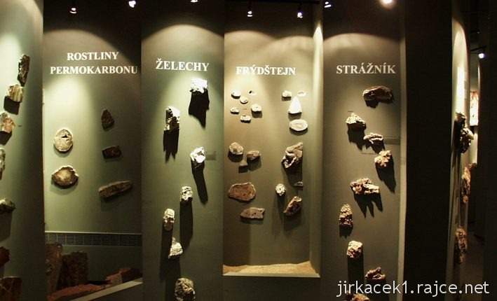 Turnov - muzeum českého ráje 21 - expozice minerálů