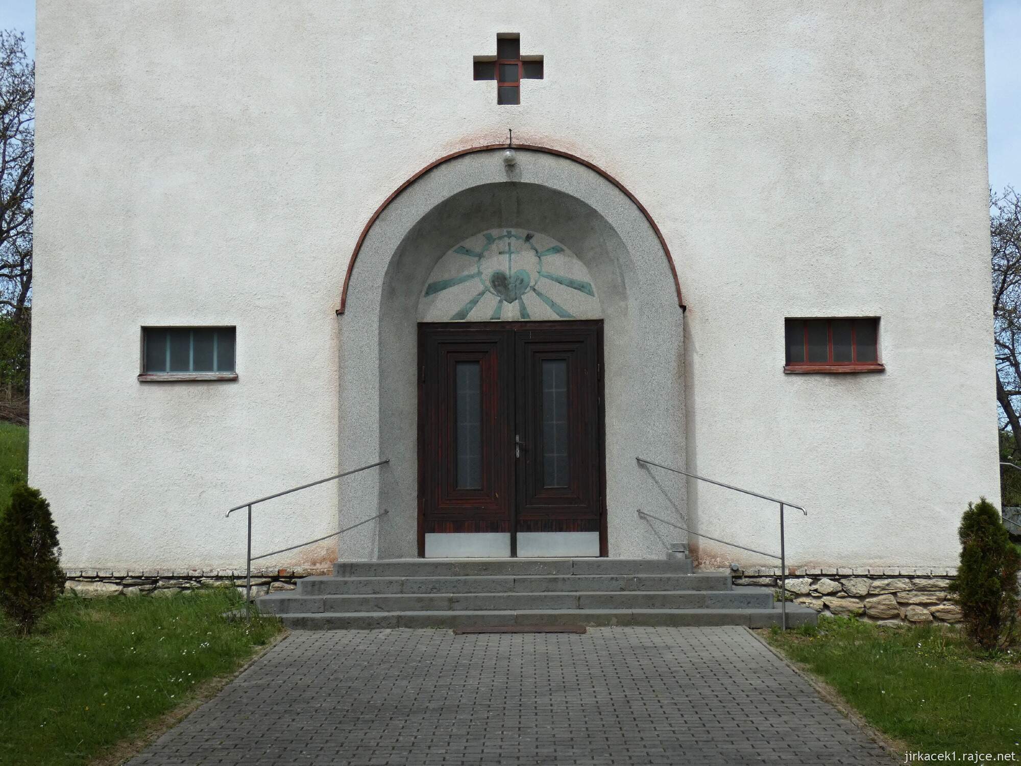 K - Olomučany - naučná stezka - kostel Božského Srdce Páně 004