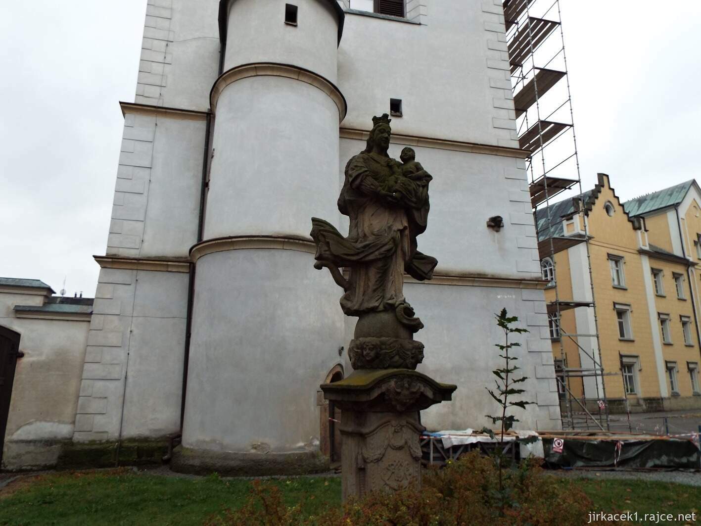 G - Vysoké Mýto - Kostel sv. Vavřince 24 - zvonice u kostela - socha Panny Marie Knířovské